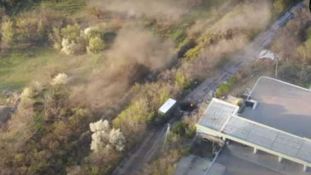 Подразделение ВСУ уничтожили военный автомобиль боевиков: опубликовано видео удара