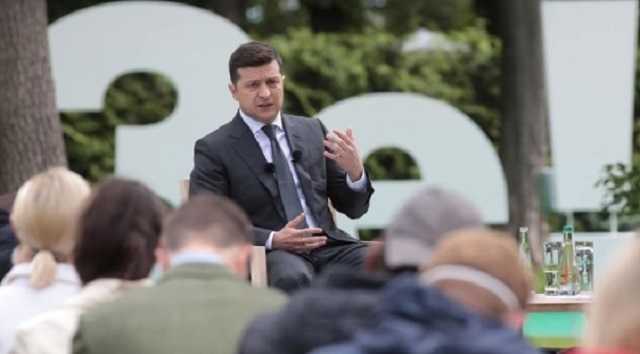 Зеленский заявил о масштабном строительстве стадионов по всей Украине