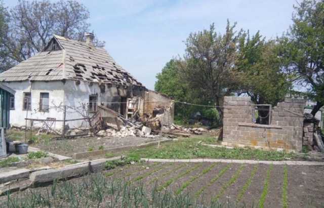 Російські окупанти відкрили мінометний вогонь по Красногорівці, пошкоджено три будинки