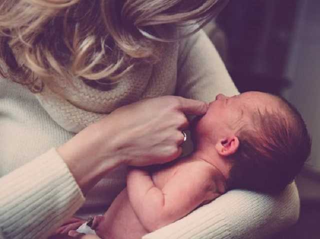 Стало известно о судьбе "застрявших" в Украине детей от суррогатных матерей