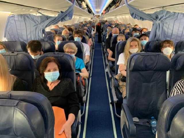 Сегодня спецрейсом из Франции возвращается 170 украинцев