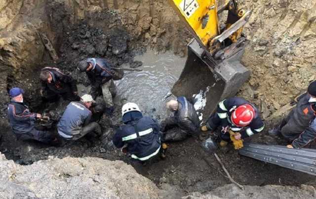 В Хмельницкой области мужчина погиб при оползне коллектора