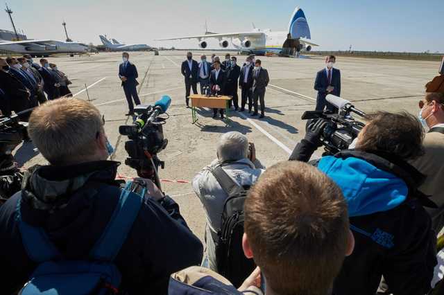 Нардеп Арьев: В «Мрие», которую встречал Зеленский, гуманитарного груза не было вообще