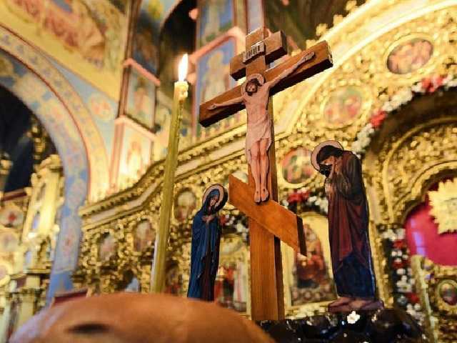 Перед причастием — дезинфекция: ПЦУ разъяснила, как теперь молиться в храмах