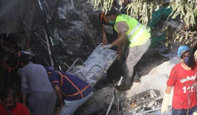 Катастрофа самолета в Пакистане: появились данные о последних минутах жизни пилотов