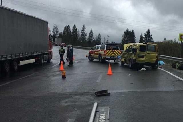 На Львовщине столкнулись грузовик и микроавтобус: 4 жертвы и 4 раненых