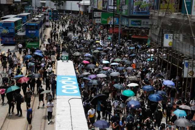 Гонконг "взорвался" протестами против Китая: тысячи людей вышли на улицы