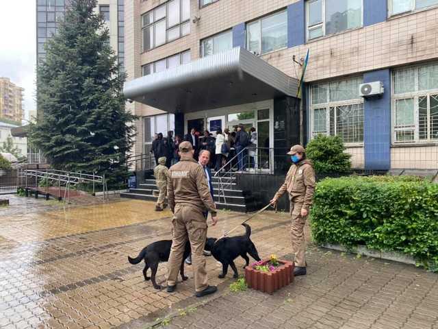 Зеленский решил наконец отобрать у Коломойского «Центрэнерго», но ФГИ заминировали