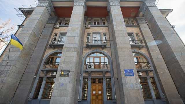 НАБУ проверяет закупку правительством защитных костюмов по завышенным ценам