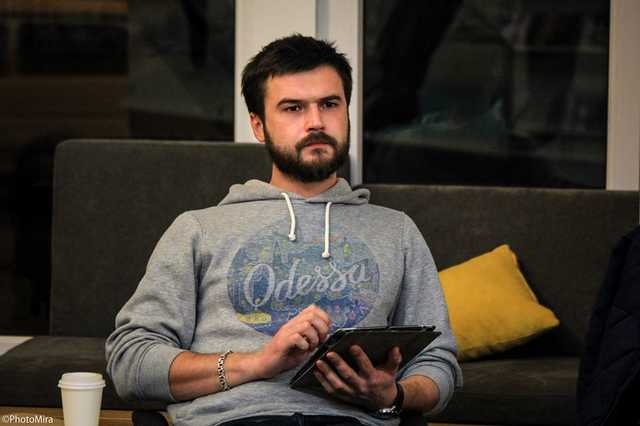 Пожар в Одесском колледже: Одесситы встали на защиту арестованного поэта