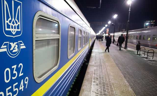 Деньги за билеты не возвращают месяцами: "Укрзалізниця" угодила в скандал из-за отмены поездов