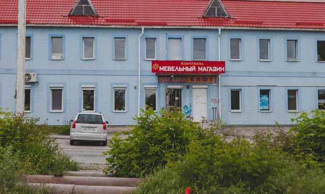 В Днепре пьяный мужчина с топором ограбил магазин