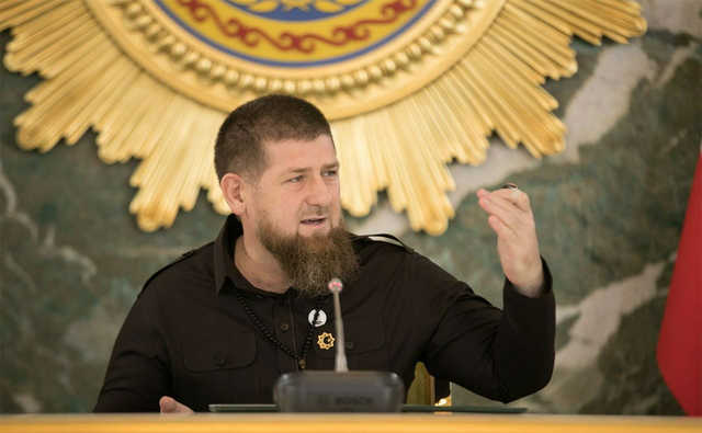 Кадыров опубликовал фото с совещания после новостей о его госпитализации с COVID-19