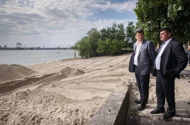 В Киеве уже готовят пляжи к летнему сезону