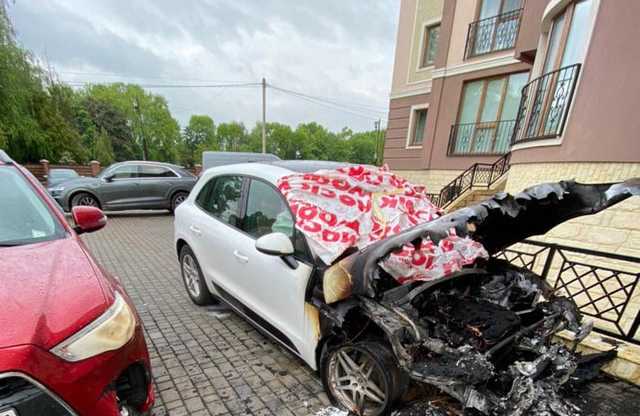 В Коломые сожгли машину депутата-руховца