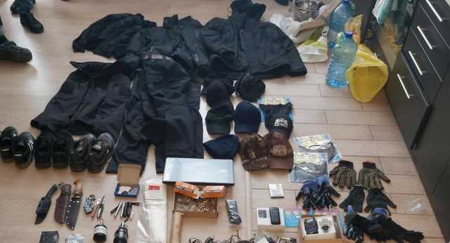 Гранати, накладні бороди та наркотики: на Київщині затримали кримінальних авторитетів