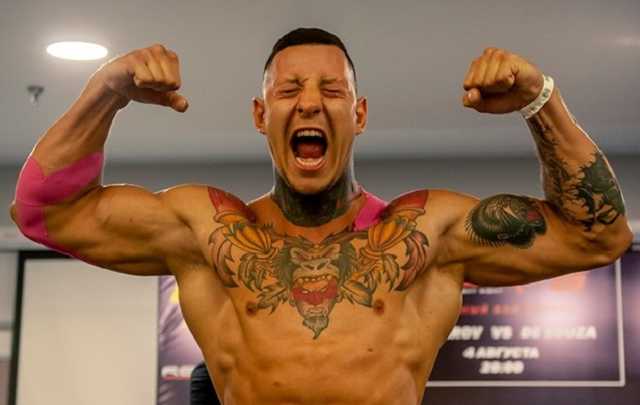 Украинский боец побил российского блогера за хамское поведение