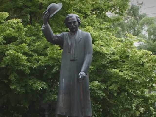 В честь дня Киева в столице запели... памятники: невероятное видео