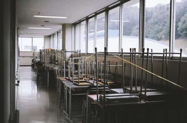 Украина пообещала МВФ уволить "лишних" учителей