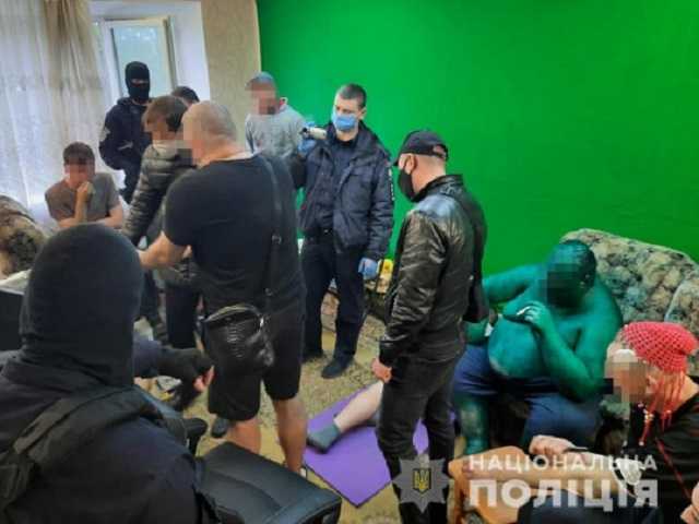 Беспредел на Житомирщине: пытки похищенного мужчины транслировали в интернете