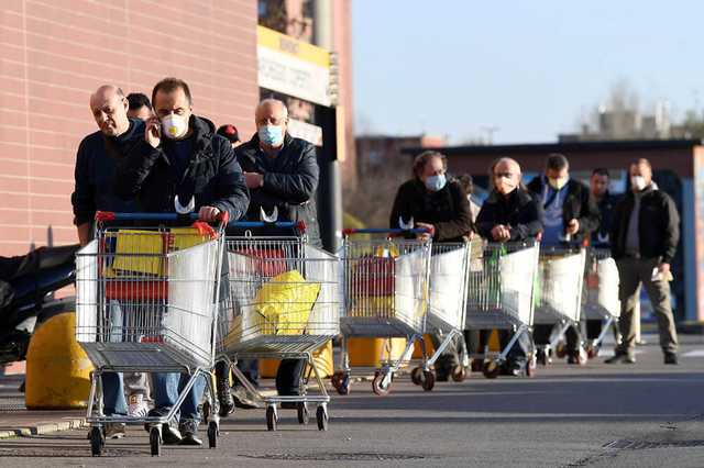 В Польше отменили обязательное ношение масок на улицах