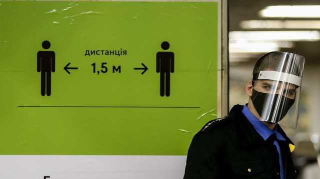 Відсьогодні в Києві обмежуватимуть вхід пасажирів у метро