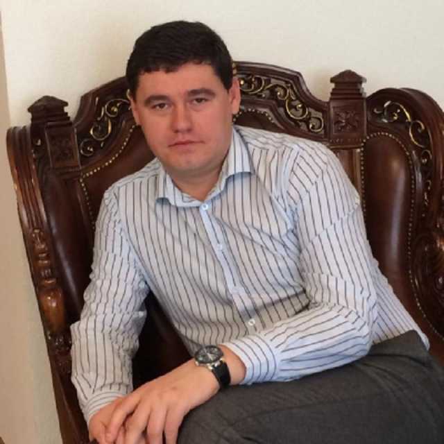 Новая власть, а в Одессе депутат облсовета Олег Бабенко практикует рейдерство