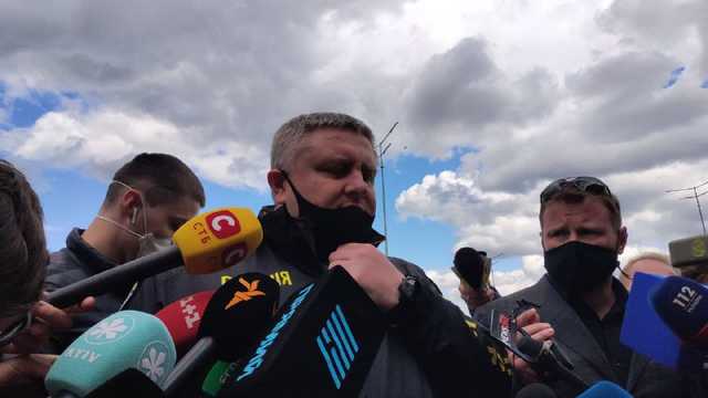 Вибуховий пристрій виявився муляжем, зловмисника оглядають психологи, – Крищенко про мінера Мосту метро