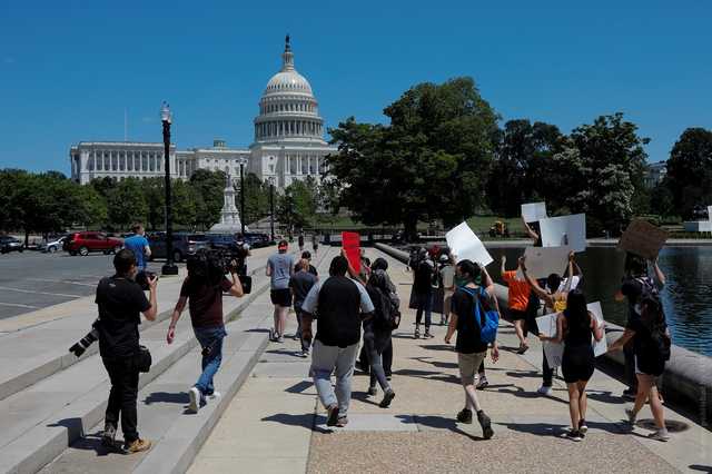 Перед выступлением Трампа митингующих у Белого дома разогнали газом и резиновыми пулями