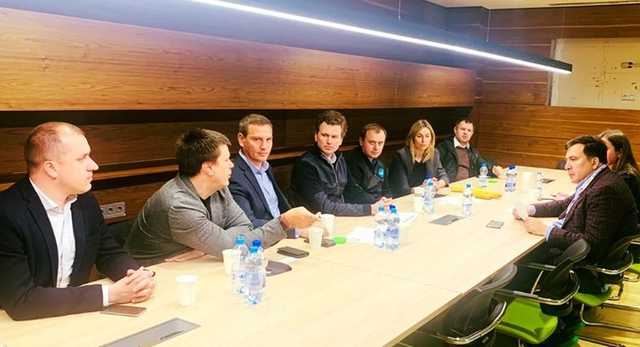 Саакашвили восстал против украинских олигархов