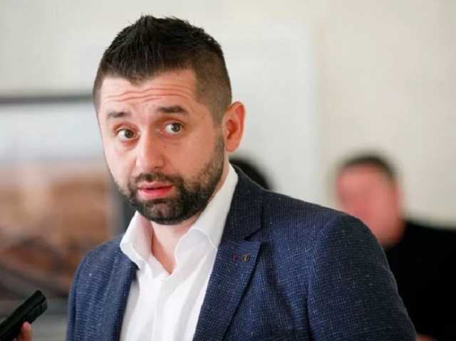 Арахамия показал декларацию за 2019 год: миллион в валюте и копеечная зарплата