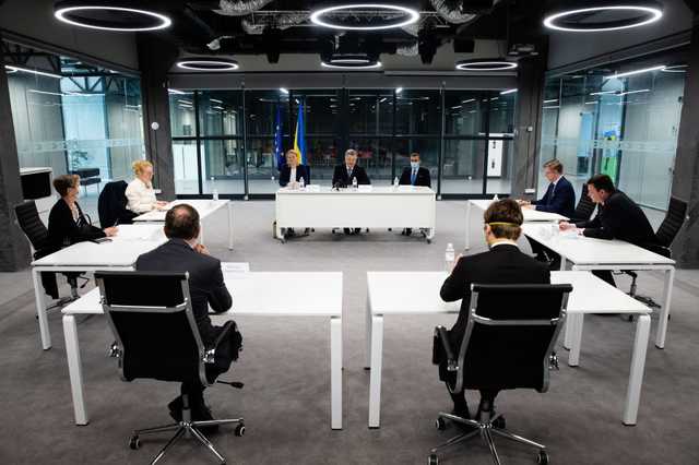 Порошенко срочно пожаловался послам нескольких стран ЕС на политические репрессии