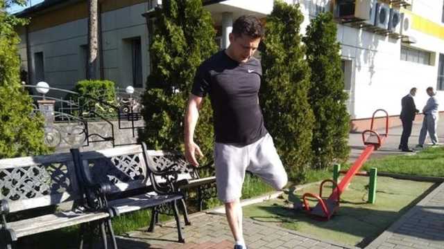 Зеленский с охранниками пробежал в Хмельницком 8 километров и рассказал, что любит есть