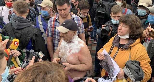 Под Радой житель Каховки попылся сжечь себя из-за отобранного полицией дома