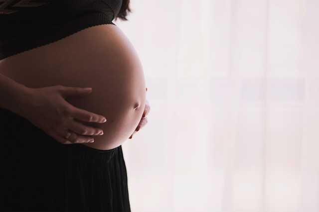 Сурогатне материнство: в Україні створять міжвідомчу робочу групу для усунення правових колізій