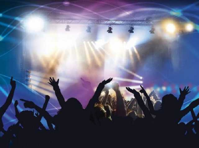 Фан-зоны пока под запретом: в Украине с 10 июня разрешат массовые шоу