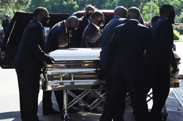 В Хьюстоне выстроилась очередь попрощаться с убитым Джорджем Флойдом