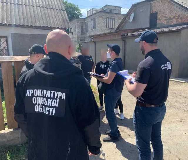 Прокуратура: інспектора Одеської митниці затримали на хабарі