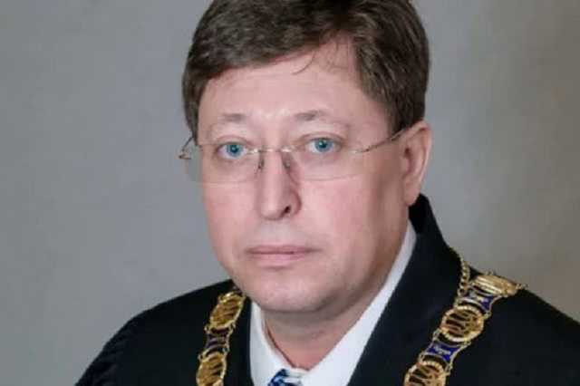 Пьяный судья Бабенко пытался выбить телефон из рук журналистки