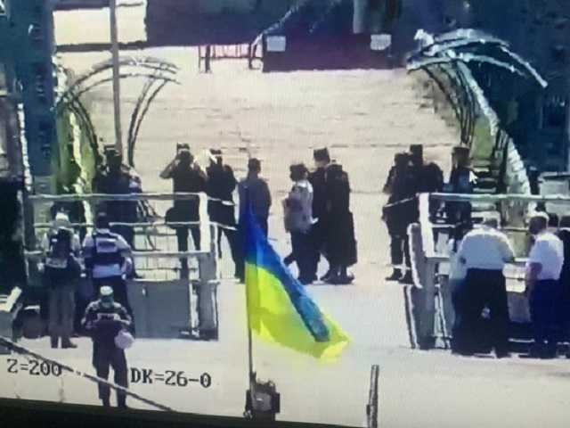 Отказываются пропускать людей: боевики сорвали открытие КПВВ на Донбассе