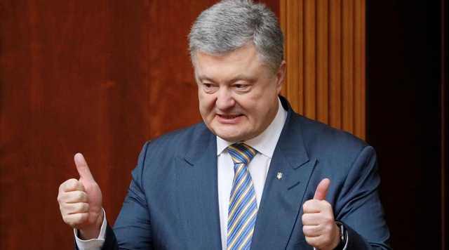 Проти Порошенка готують дві кримінальні справи за “хуліганство” – адвокат