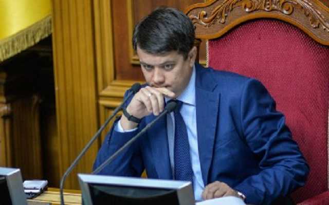 Разумков заявил, что защитить старую систему для голосования в Раде от кнопкодавства невозможно