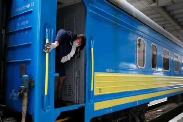 Журналист рассказал о трех провалах "Укрзалізниці" за одну поездку
