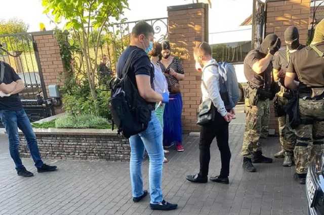 В дом Омеляна ворвалось ГБР с обысками