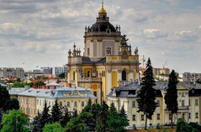 Стало известно, какие регионы лидируют по суточному приросту больных COVID-19