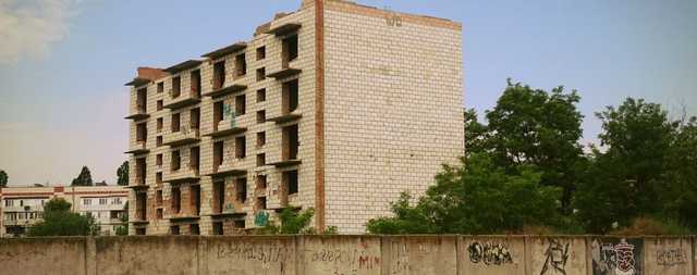 В Херсонской области девочка-подросток выпрыгнула с недостроя