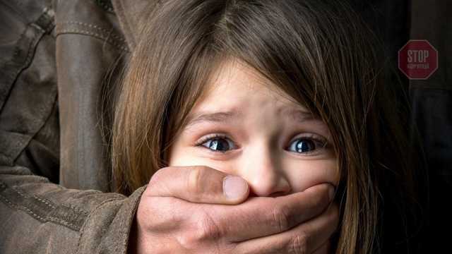 В Николаеве мужчина пытался надругаться над своей малолетней дочерью в присутствии жены