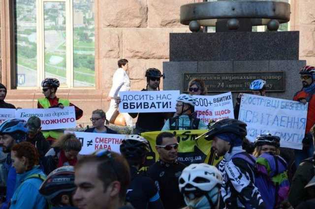 Возле КГГА состоится лежачий протест за безопасные дороги для велосипедистов