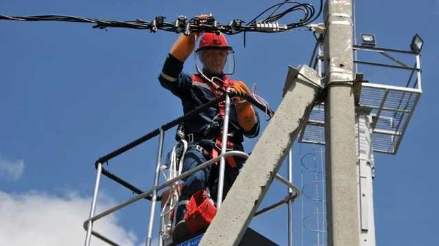 Пять областей остались без электричества из-за дождя и сильного ветра