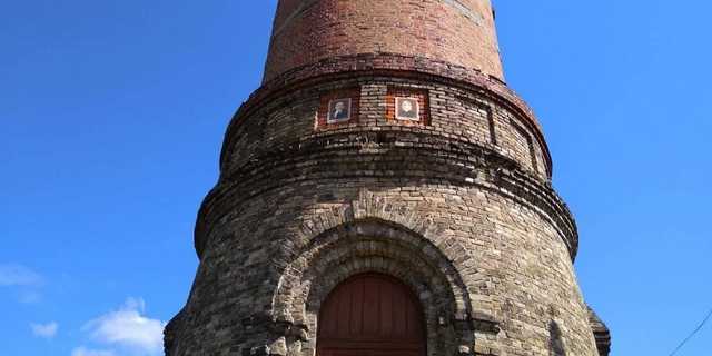 Для «привлечения туристов»: на Черниговщине хотят зарешетить портреты Ленина и Сталина